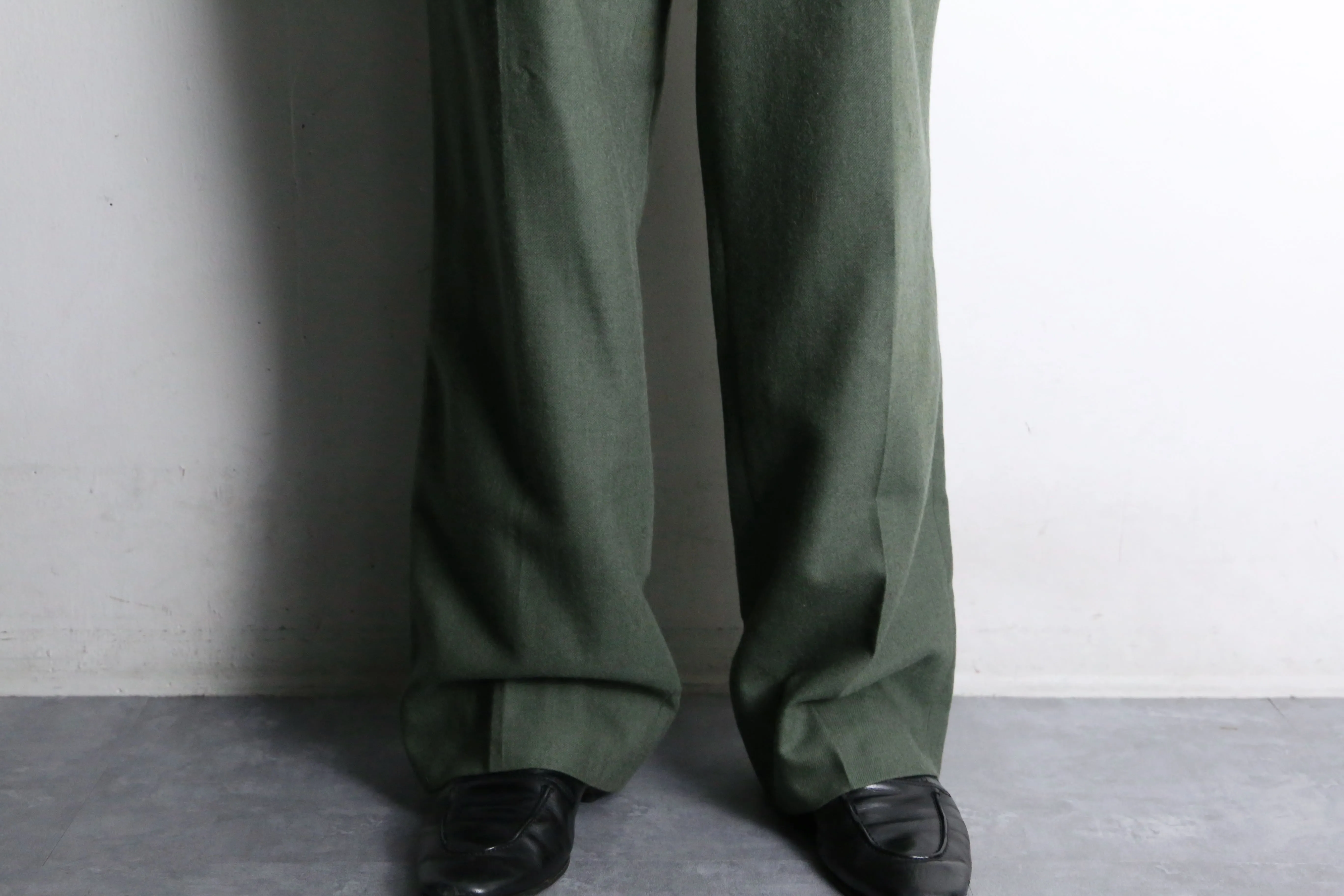 moss green 2tuck wide tapered wool slacks